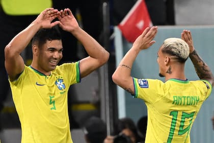 Casemiro y Antony serán titulares en el enfrentamiento entre Brasil y Camerún por el último partido del grupo G