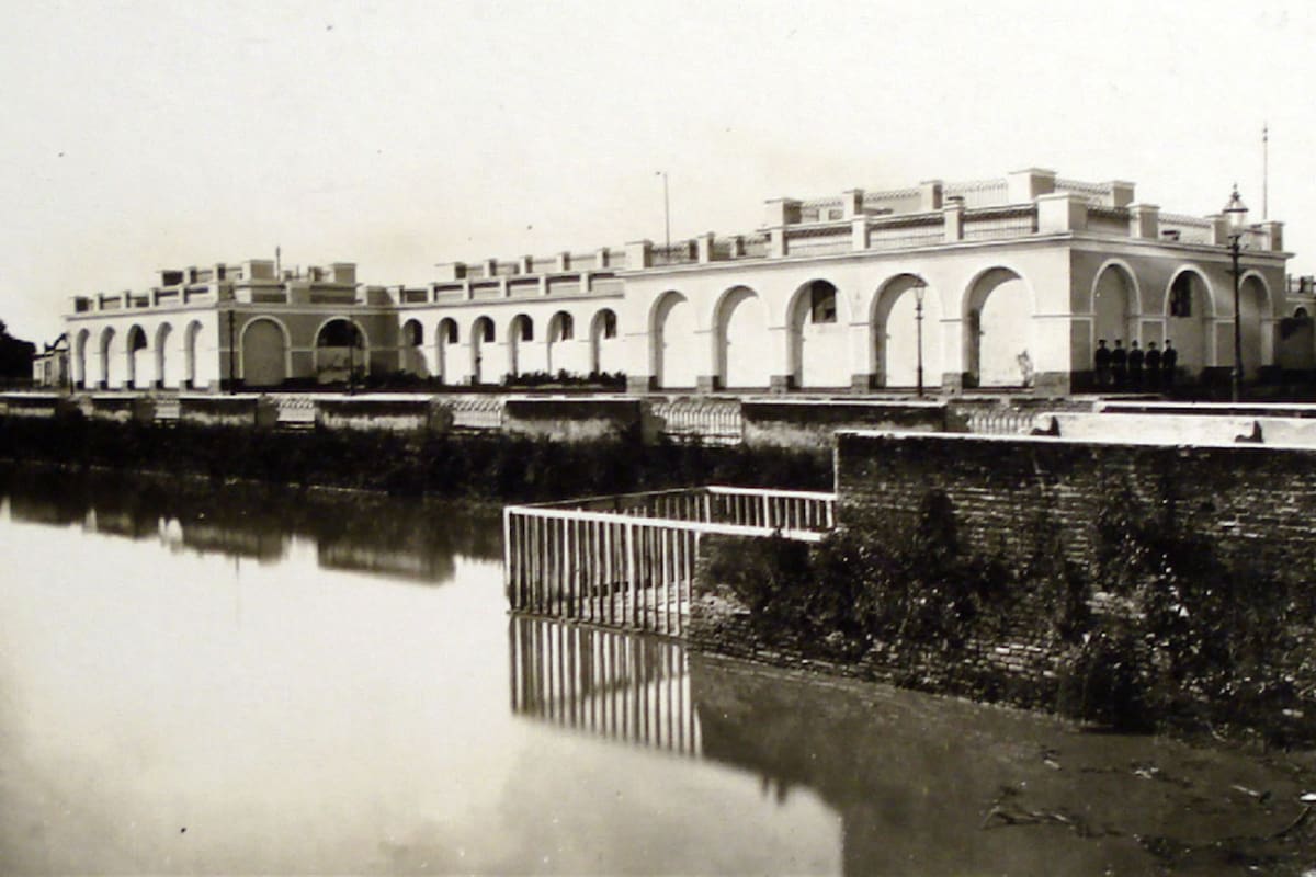 Caserón en Palermo de Juan Manuel de Rosas, dinamitado en 1899