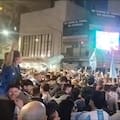 En Caseros, la euforia se metió en el túnel y desbordó todas las calles cercanas