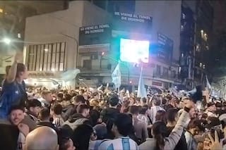 En Caseros, la euforia se metió en el túnel y desbordó todas las calles cercanas