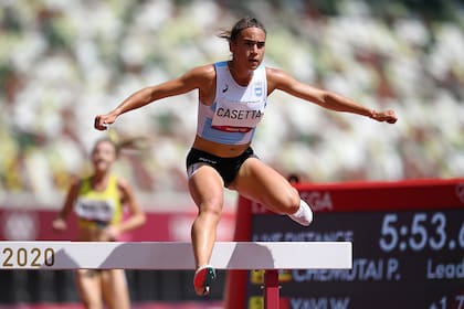 Casetta, en la pista del estadio Olímpico de Tokio: empezó a buen ritmo en los primeros 1000 metros, pero después no lo pudo sostener por una molestia muscular