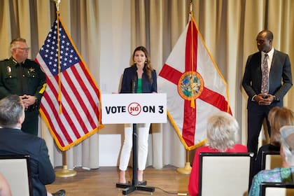 Casey DeSantis pica en punta para reemplazar a su marido