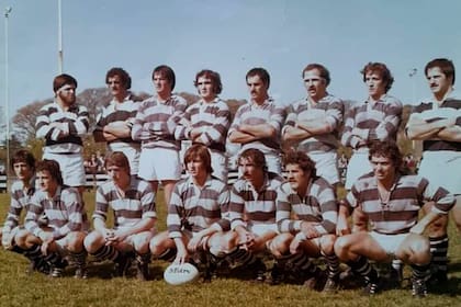 CASI 1981: Morelli, Branca, Jorge Allen, O'Connor, Courreges, Morel, Pigretti y Devoto; abajo, López Imizcoz, Nicholson, Fifalkaukas, Venegas, Varone, Gonzalo Beccar Varela y Puccio