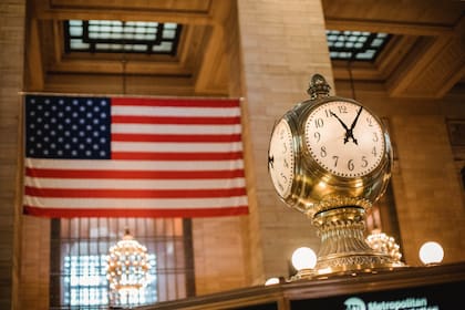 Casi 20 estados han promulgado leyes o aprobado resoluciones, en los últimos años, para establecer el horario de verano durante todo el año