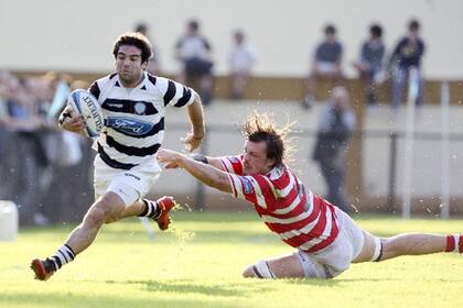 Agustín Figuerola en acción, en una de sus etapas anteriores en la Academia; el medio scrum se contagió de coronavirus.