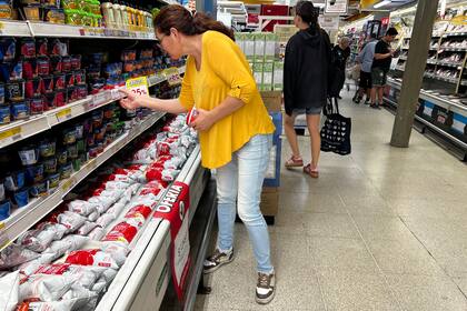 Casi la mitad de las compras en supermercados se hacen con tarjeta de crédito