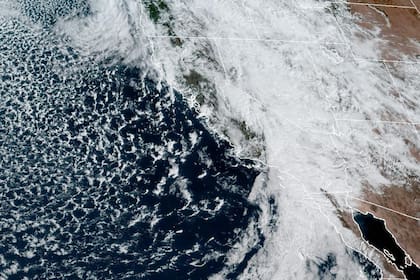 Casi toda California está cubierta por una densa zona de nubosidad que ocasionaría precipitaciones