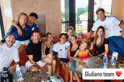 Casi toda la familia completa fue a apoyar a Giuliano Simeone antes del partido contra Cabo Verde