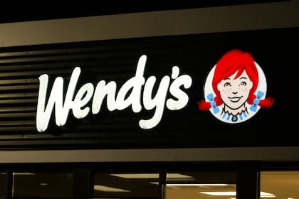 Casi todas las tiendas y restaurantes grandes estarán abiertos, pero los horarios podrían variar entre locaciones (Unsplash/Jacob McGowin)
