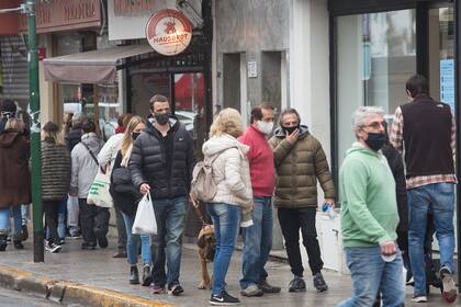 Casi todos los locales comerciales están abiertos en San Isidro