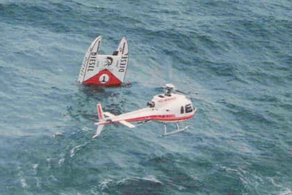 La lancha de Stefano Casiraghi hundida en el Mediterráneo, en octubre de 1990. El accidente fue fatal para el marido de Carolina de Mónaco