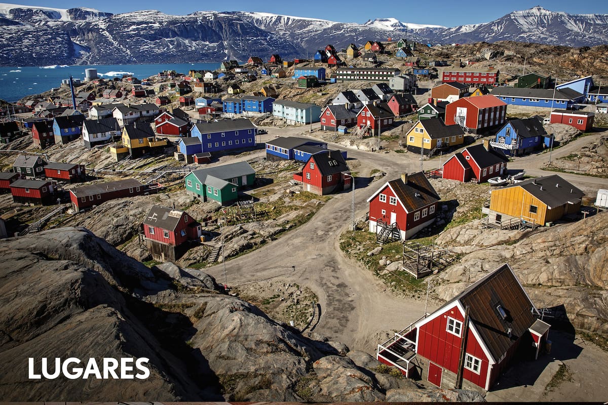 Postal colorida típica de Groenlandia: las casitas de Uummannaq.
