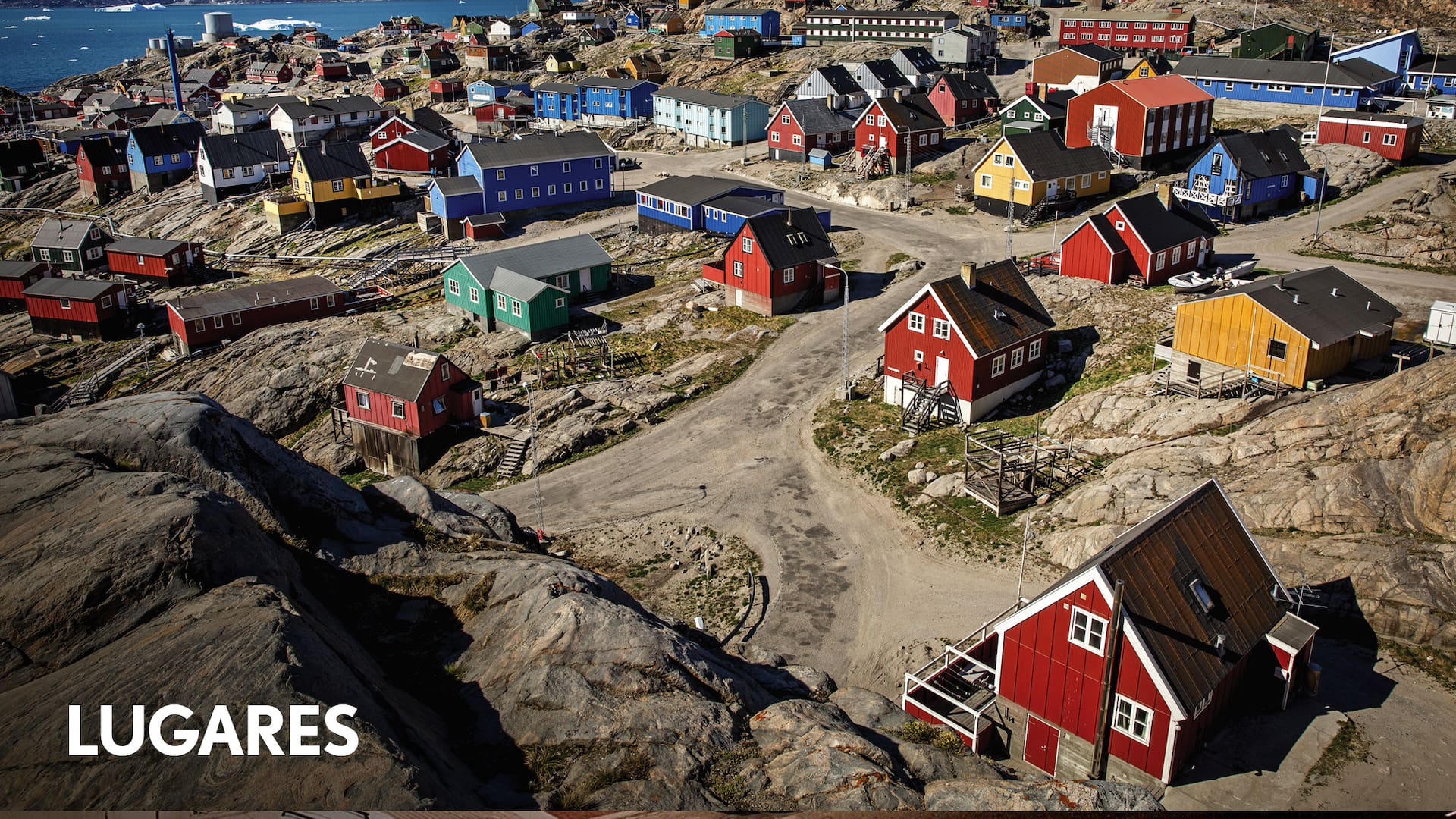 Postal colorida típica de Groenlandia: las casitas de Uummannaq.