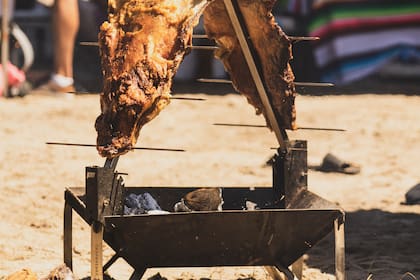 La estaca es parte del set asador