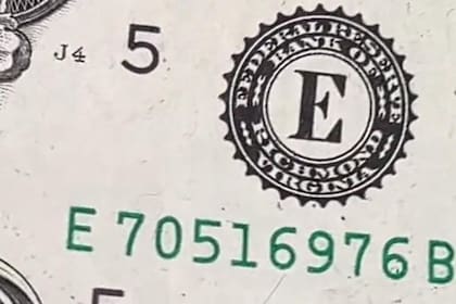 Al igual que otros objetos coleccionables, los billetes pueden clasificarse y encapsularse para conservarse mejor. La clasificación es común en las subastas, aunque tiene un costo (Archivo)