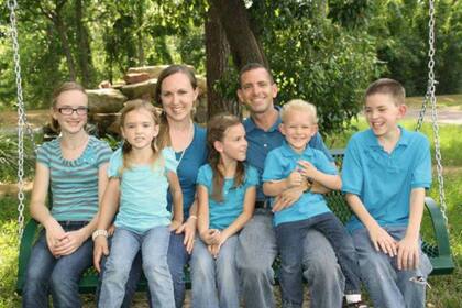 Cassidy Stay (izquierda) fue la única sobreviviente de una masacre en la que todos sus familiares murieron