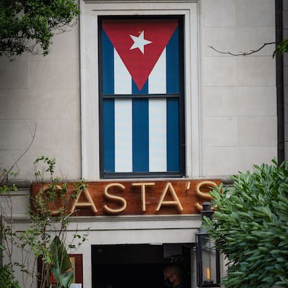 Casta's Rum Bar se encuentra a menos de diez minutos de la nueva oficina de Donald Trump en la Casa Blanca
