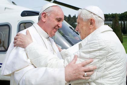 Castel Gandolfo fue escenario de varios hechos históricos, entre ellos la primera reunión entre un Papa en ejercicio y su antecesor.