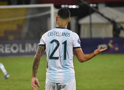 Castellanos jugó seis de los siete partidos del Preolímpico; en todos arrancó desde el banco de suplentes excepto en el triunfo ante Venezuela y no convirtió goles