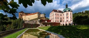 Reencorchan vinos de hace 130 años ocultos por colaboradores nazis en un castillo checo