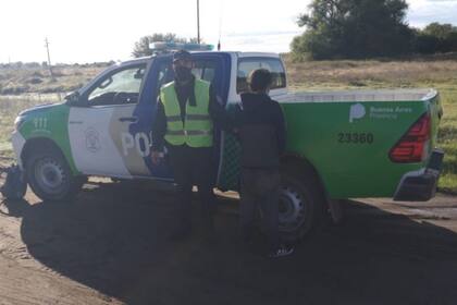 Castro, de espaldas en la foto, permanece desaparecido