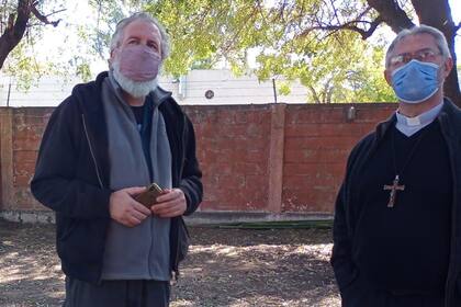 Castro, el sábado, junto al obispo de Luján-Mercedes, Jorge Scheinig