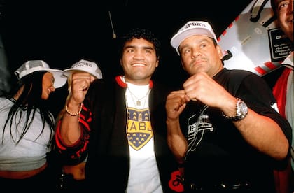 Castro y Mano de Piedra Durán, en la promoción de su primer combate, en mayo de 1997
