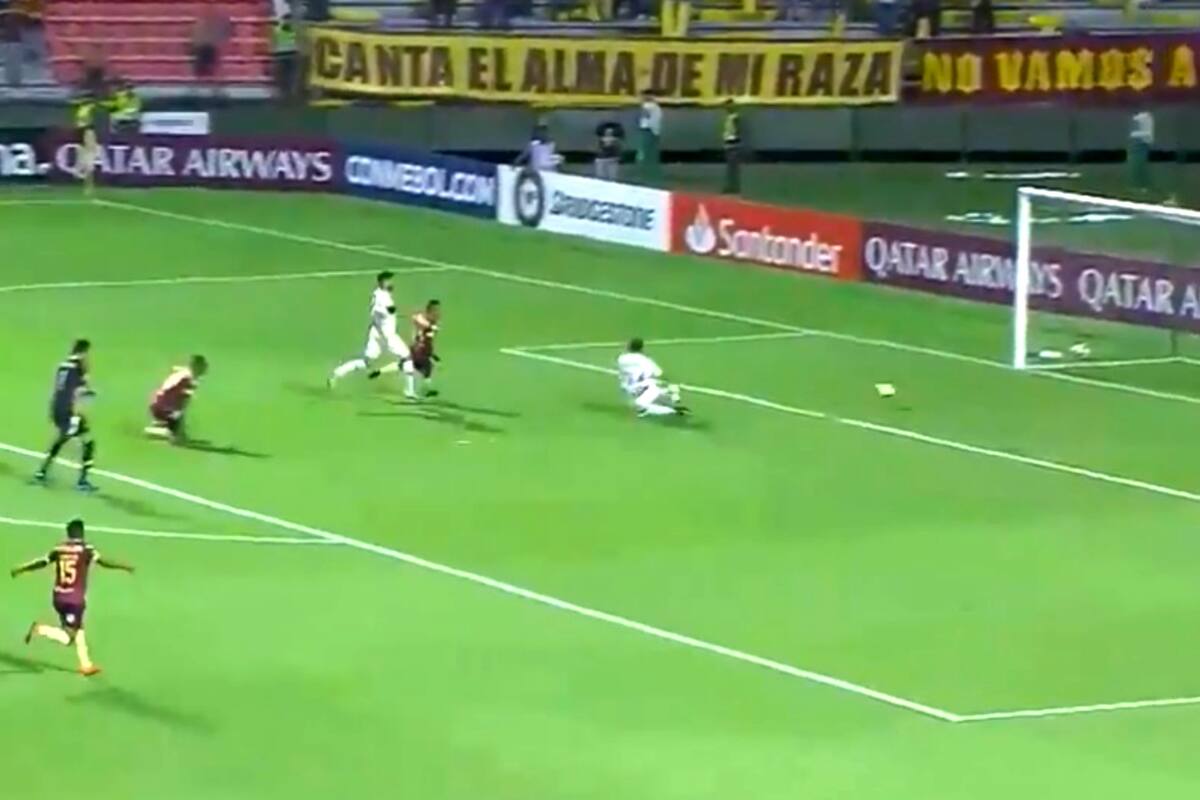 Castro ya tocó al arco vacío tras aprovechar un error de Lisandro López para el 1-0