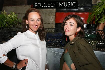Cata Spinetta y Belén Chavanne estuvieron en Peugeot Music Driven en La Casita, en Punta del Este