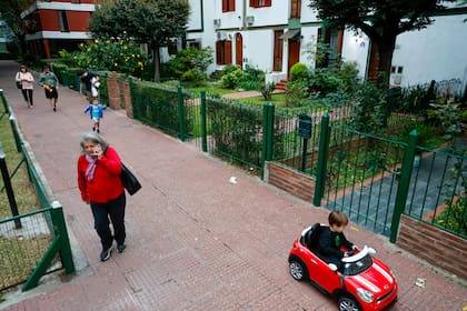 Catalinas Sur está ubicado dentro del barrio de La Boca