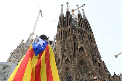 Cataluña: en una jornada de huelgas y protestas, cierran la Sagrada Familia y cancelan vuelos