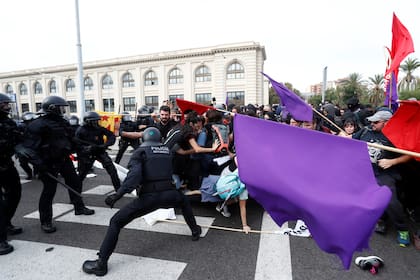 Hubo algunos enfrentamientos entre policías y manifestantes.