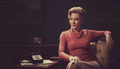 Cate Blanchett como Phyllis Schlafly