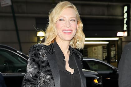 Cate Blanchett, una de las estrellas de la película de la famosa saga de robos, fue vista junto a sus compañeras de cast promocionando el film