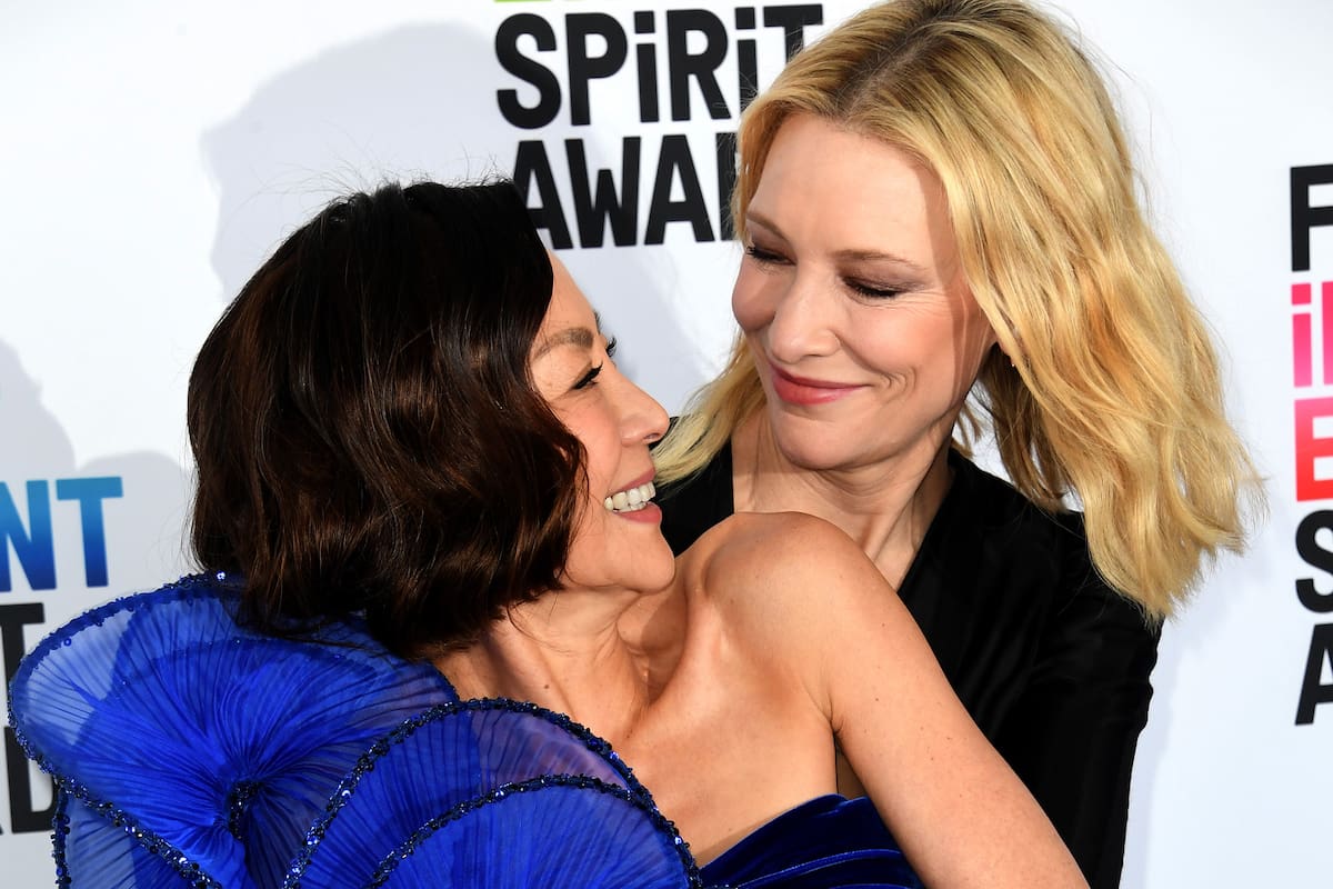 Cate Blanchett y Michelle Yeoh en los Independent Spirit Awards de 2023, donde la actriz malaya se quedó con el lauro a la Mejor Actriz