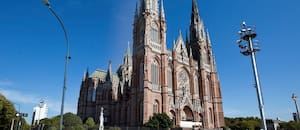 La Catedral de La Plata ganó un "Mundial de Catedrales" y se impuso a Notre Dame y el Duomo de Milán