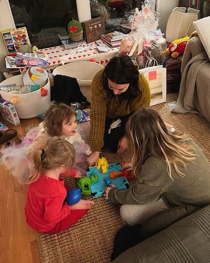 Caterina Scorsone reveló que de milagro logró sacar a sus tres hijas de la casa