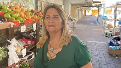 Catherine en uno de los pocos mercados abiertos de Ashkelon, ciudad que parece fantasma