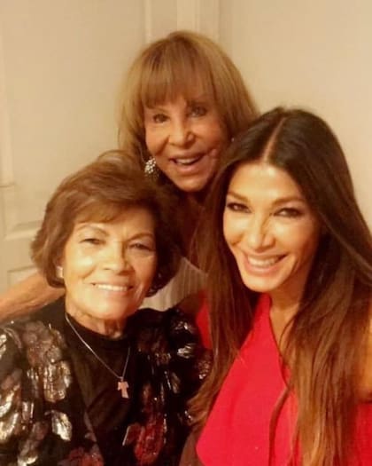 Catherine Fulop junto a su madre biológica y a Beatriz Garófalo, su suegra y "madre adoptiva", como ella la definía.