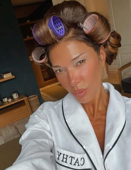 Catherine Fulop se mostró muy emocionada con la gran boda de su primogénita y le dedicó en sus redes sociales un sentido mensaje: " (...) Deseo con todo mi corazón que Paulo te ame tanto como tu papá me ha amado a mí"; la actriz lucirá un vestido diseñado por Gino Bogani