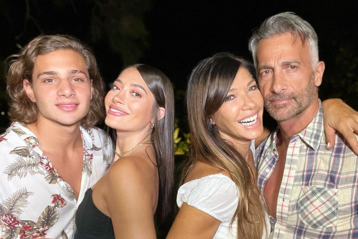 Catherine Fulop y Ova Sabatini recibieron el nuevo año con Tiziana, su hija menor, y su novio