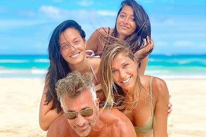 Catherine Fulop y su familia, en momentos más felices