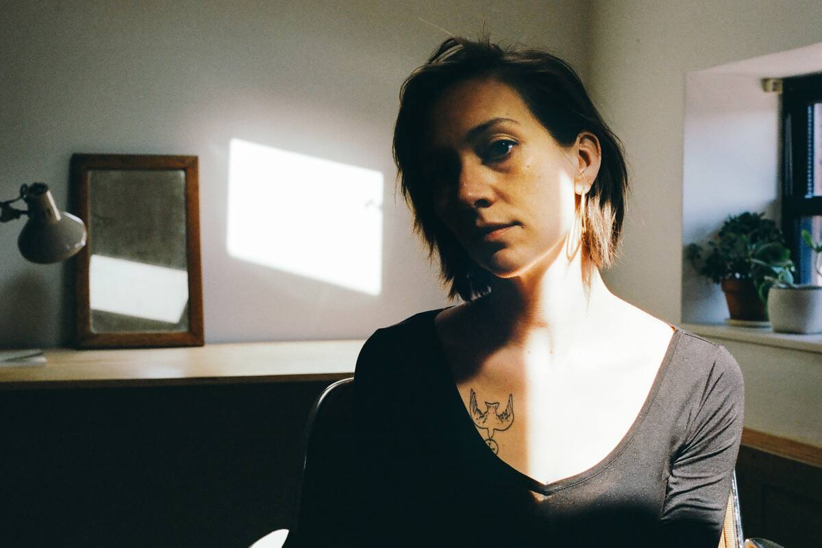 Catherine Lacey concibió un personaje que es una cruza entre la actriz Tilda Swinton, David Bowie y Susan Sontag