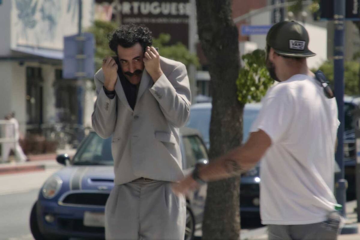 Catorce años después de que el comediante transformara a un falso periodista extranjero en una referencia cultural, su personaje regresa para enfrentar al Estados Unidos de Trump y ganarles