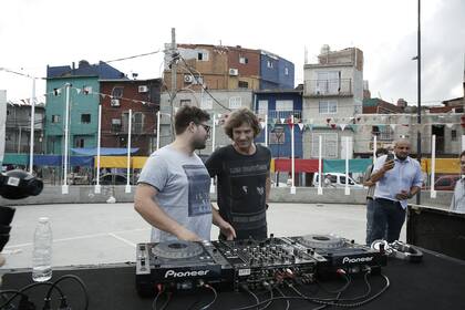 Cattáneo con Rotwang, antes del recital de la banda del barrio Primera Street