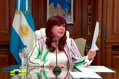 Causa Vialidad, después de la audiencia, Cristina Kirchner dio a conocer un documento que refuta la acusación del fiscal