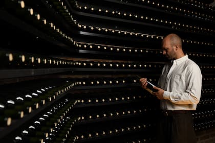 Cava en Valle Azul, donde descansa las botellas del vino argentino más caro
