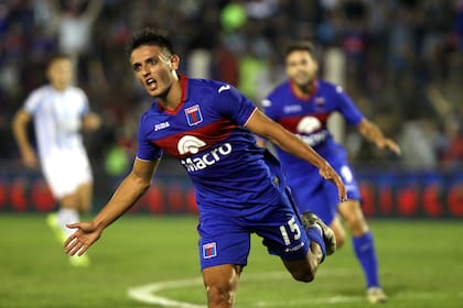 Cavallaro aportó dos goles y dos asistencias para el 5-0 de Tigre a Atlético Tucumán