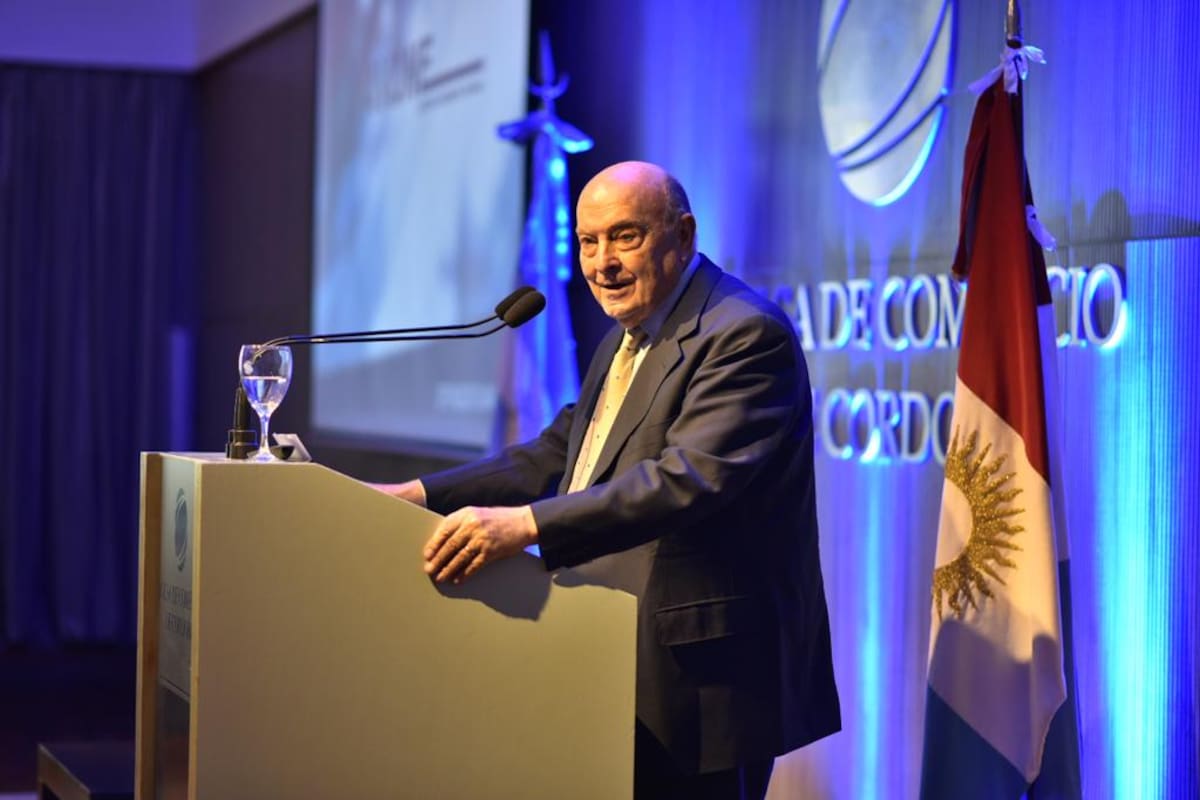 Cavallo disertó ante empresarios de la Bolsa de Comercio de Córdoba.