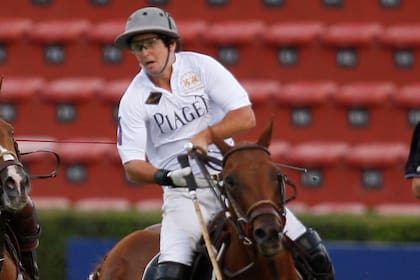 Cavanagh, jugador de La Dolfina Polo Rancha en la Triple Corona argentina, encabezó Polo Stud Schockemöhle, que perdió el partido inaugural contra Les Lions; "dadas las condiciones, estar jugando es un privilegio. Hay que estar agradecidos", manifestó a LA NACION.
